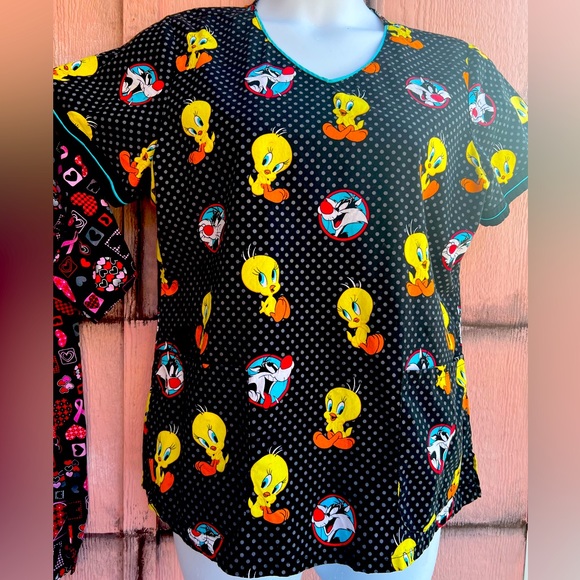 Tweety bird Scrub top by looney tunes - Picture 1 of 4